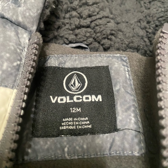 Volcom snow suit, zipper. Double layer fleece.  Very warm - Picture 2 of 4